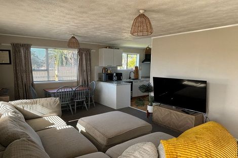 Photo of property in 1/89 Bruce Mclaren Road, Henderson, Auckland, 0612