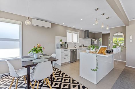 Photo of property in 21 Seon Place, Birkdale, Auckland, 0626