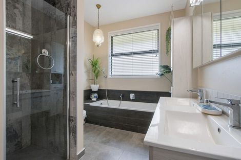 Photo of property in 49 Lakeside Terrace, Omokoroa, 3114