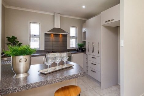 Photo of property in 1 Lorenzo Place, Kelvin Grove, Palmerston North, 4414