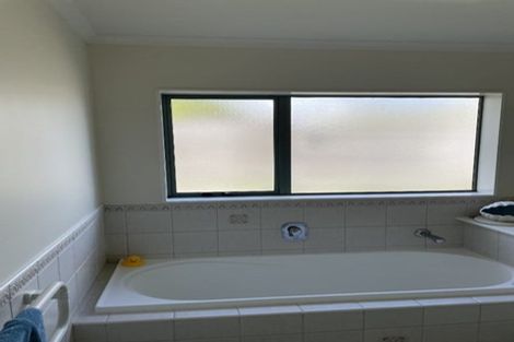 Photo of property in 212 Kilkenny Drive, East Tamaki Heights, Auckland, 2016