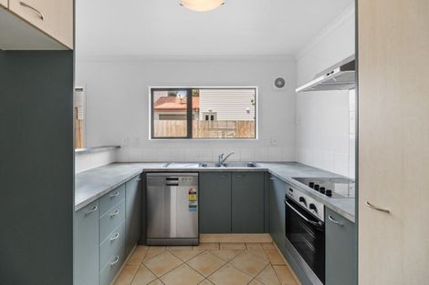 Photo of property in 43 Tiri Tiri Road, Birkdale, Auckland, 0626