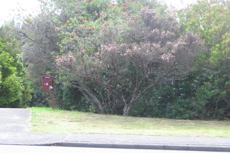 Photo of property in 16 Target Road, Totara Vale, Auckland, 0629