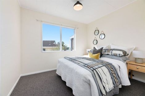 Photo of property in 43 Aldern Road, Massey, Auckland, 0614