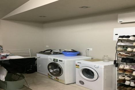 Photo of property in 3b The Oval, Hillmorton, Christchurch, 8024