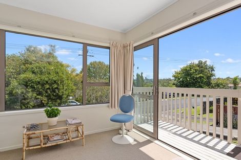 Photo of property in 2/6 Philson Terrace, Browns Bay, Auckland, 0630