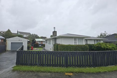 Photo of property in 4 Tiwakawaka Grove, Heretaunga, Upper Hutt, 5018