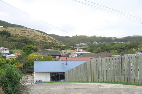 Photo of property in 2 Coates Street, Tawa, Wellington, 5028