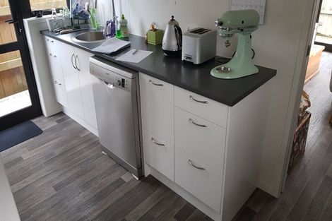 Photo of property in 38 Sunnynook Road, Sunnynook, Auckland, 0620