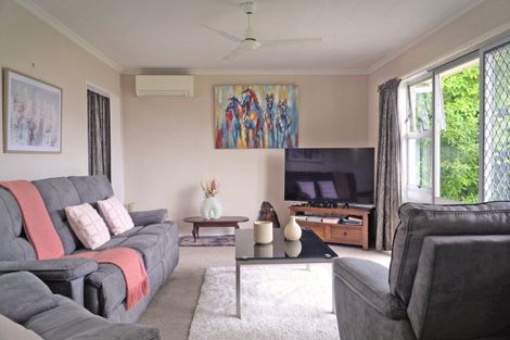 Photo of property in 27 Meadowbrook Drive, Cloverlea, Palmerston North, 4412