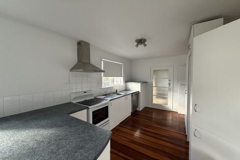 Photo of property in 5 Trelawn Place, Cockle Bay, Auckland, 2014