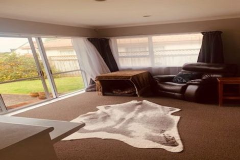 Photo of property in 39 Palmcrest Grove, Highland Park, Auckland, 2010