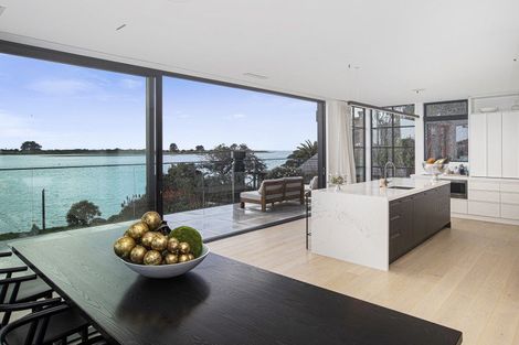 Photo of property in 8a Beachville Road, Redcliffs, Christchurch, 8081