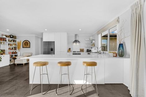 Photo of property in 15 Malbec Place, Huapai, Kumeu, 0810