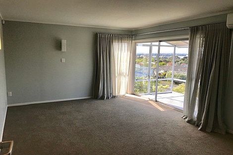 Photo of property in 1/1 Kaihu Street, Northcote, Auckland, 0627