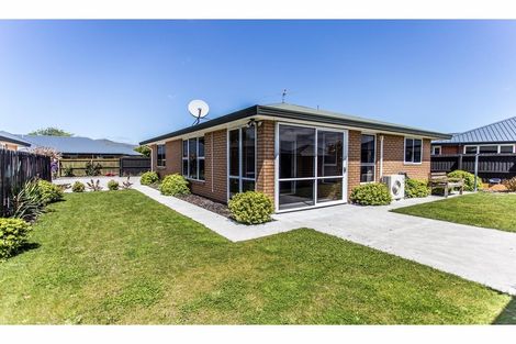 Photo of property in 2/18a Thistledown Place, Woolston, Christchurch, 8062