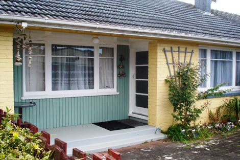 Photo of property in 2/8 Jennifer Place, Papatoetoe, Auckland, 2025