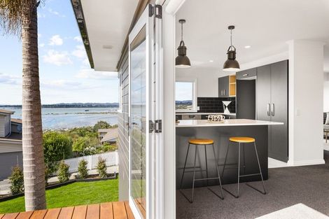 Photo of property in 2/12 Bannings Way, Hobsonville, Auckland, 0618