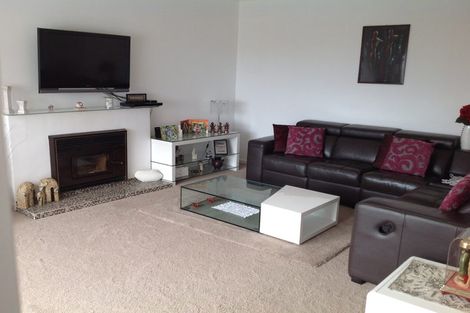 Photo of property in 9 Sylvan Crescent, Te Atatu South, Auckland, 0610