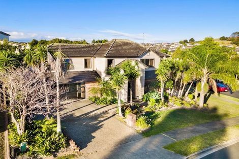 Photo of property in 1 Seresin Crescent, Flat Bush, Auckland, 2016