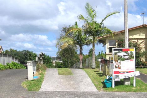 Photo of property in 2/48 Blakeborough Drive, Forrest Hill, Auckland, 0620