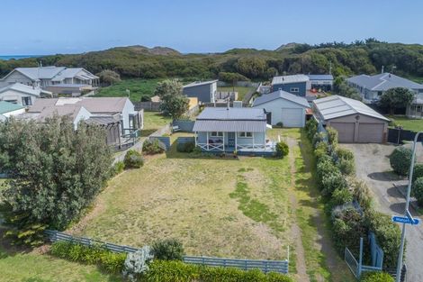 Photo of property in 10 Mahuri Street, Himatangi Beach, Foxton, 4891