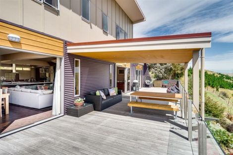 Photo of property in 104 Tironui Drive, Taradale, Napier, 4112