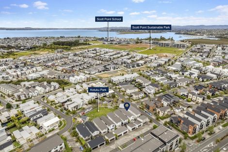 Photo of property in 2 Kotuku Lane, Hobsonville, Auckland, 0616