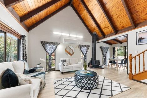 Photo of property in 27 Claverdon Drive, Massey, Auckland, 0614