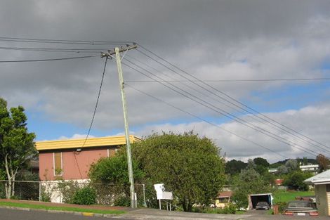 Photo of property in 2/78 West Coast Road, Glen Eden, Auckland, 0602