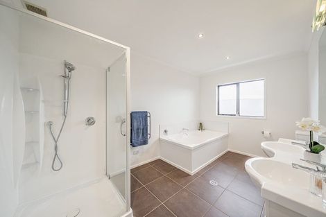 Photo of property in 115 Kirton Drive, Riverstone Terraces, Upper Hutt, 5018
