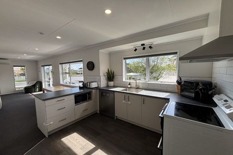 Photo of property in 16 Camellia Avenue, Bell Block, New Plymouth, 4312