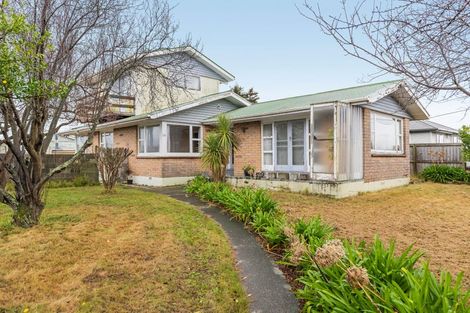 Photo of property in 15 Rowan Avenue, Aranui, Christchurch, 8061