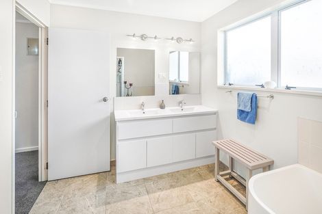 Photo of property in 28 Moreland Avenue, Pukete, Hamilton, 3200