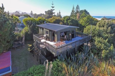 Photo of property in 138 Blue Pacific Parade, Riversdale Beach, Masterton, 5872