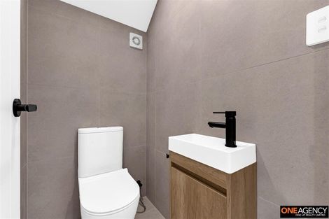 Photo of property in 18 Waimarie Drive, Karaka, 2578