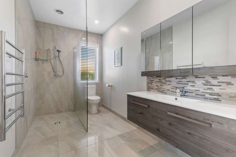 Photo of property in 42 Cassinia Close, Papamoa Beach, Papamoa, 3118