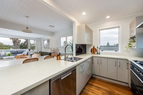 Photo of property in 29 Cliff Road, Torbay, Auckland, 0630