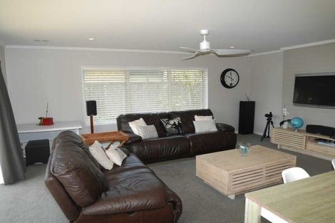 Photo of property in 36 San Priamo Place, Paraparaumu Beach, Paraparaumu, 5032