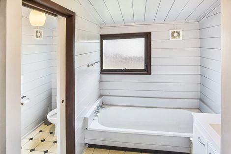 Photo of property in 8 Metric Place, Te Atatu South, Auckland, 0610