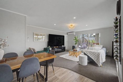 Photo of property in 2/24 Mcquarrie Avenue, Wattle Downs, Auckland, 2103