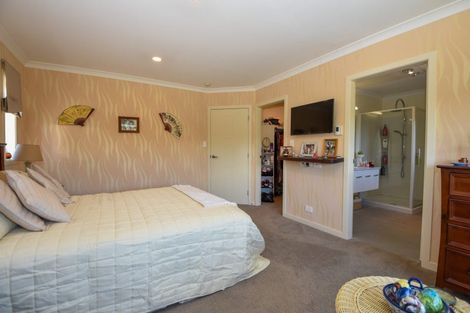 Photo of property in 5 Tararua Crescent, Carterton, 5713