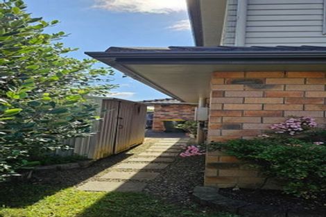 Photo of property in 4 Oswald Close, Flat Bush, Auckland, 2016