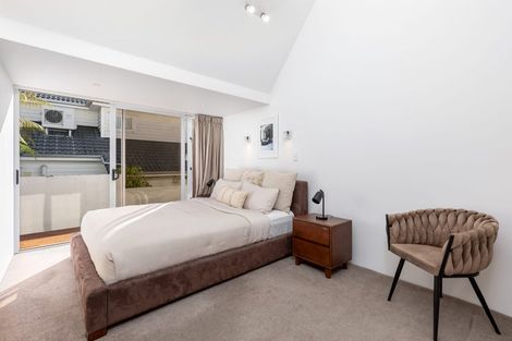 Photo of property in 25 Oakpark Place, West Harbour, Auckland, 0618