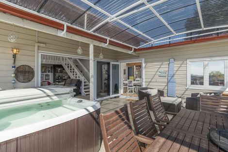 Photo of property in 36 Omokoroa Road, Omokoroa, 3114