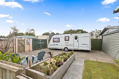 Photo of property in 2 Rere Place, Parakai, 0830