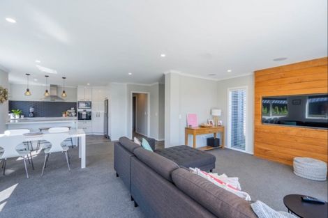 Photo of property in 4 Mahia Lane, Waikanae, 5036