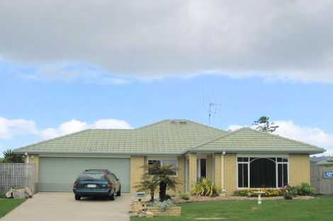 Photo of property in 50 The Gardens Drive, Papamoa Beach, Papamoa, 3118