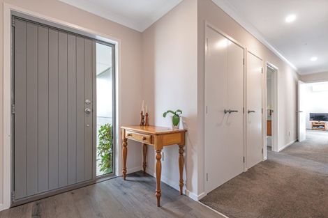 Photo of property in 5a Aokautere Drive, Fitzherbert, 4410