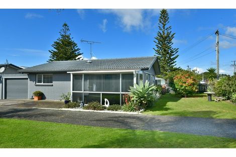 Photo of property in 1/127 Centreway Road, Orewa, 0931